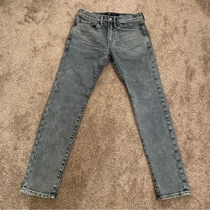 Men’s GAP jeans Slim Taper All Temp style size 29xX30 EUC light faded blue